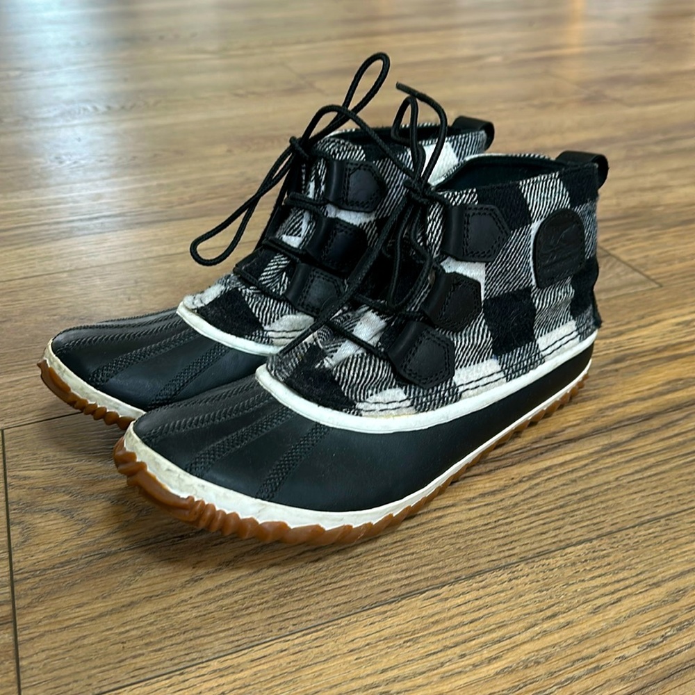 Sorel x madewell size 10 duck boots with plaid print